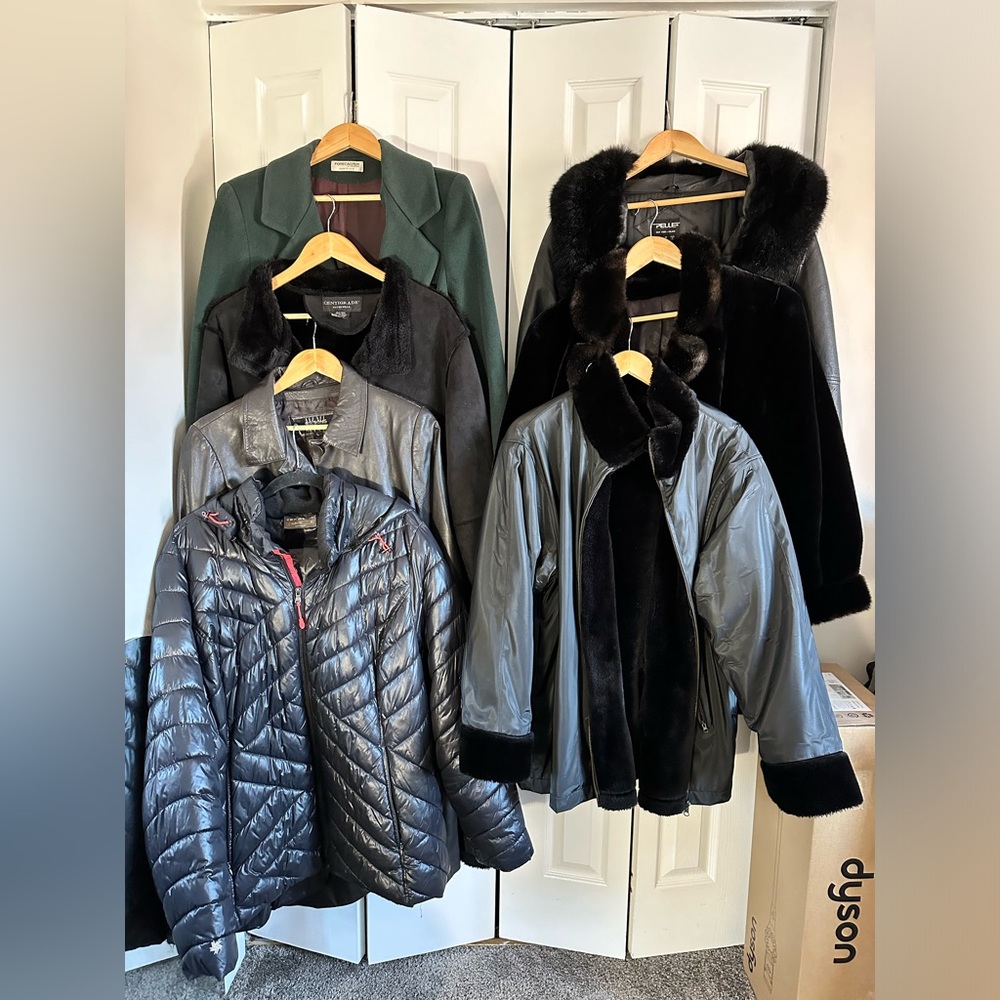 COATS!! 🧥 COATS!! 🧥 COATS!! 🧥 Comment for interest